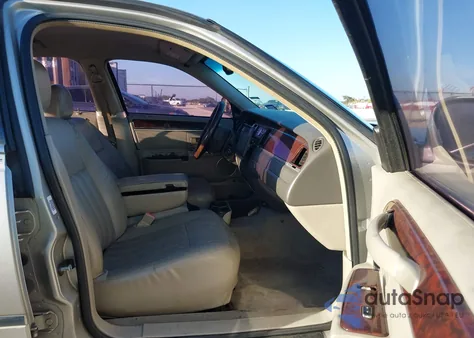 2006 Lincoln Town Car Signature z USA, uszkodzony, nr VIN 1LNHM81W06Y618904